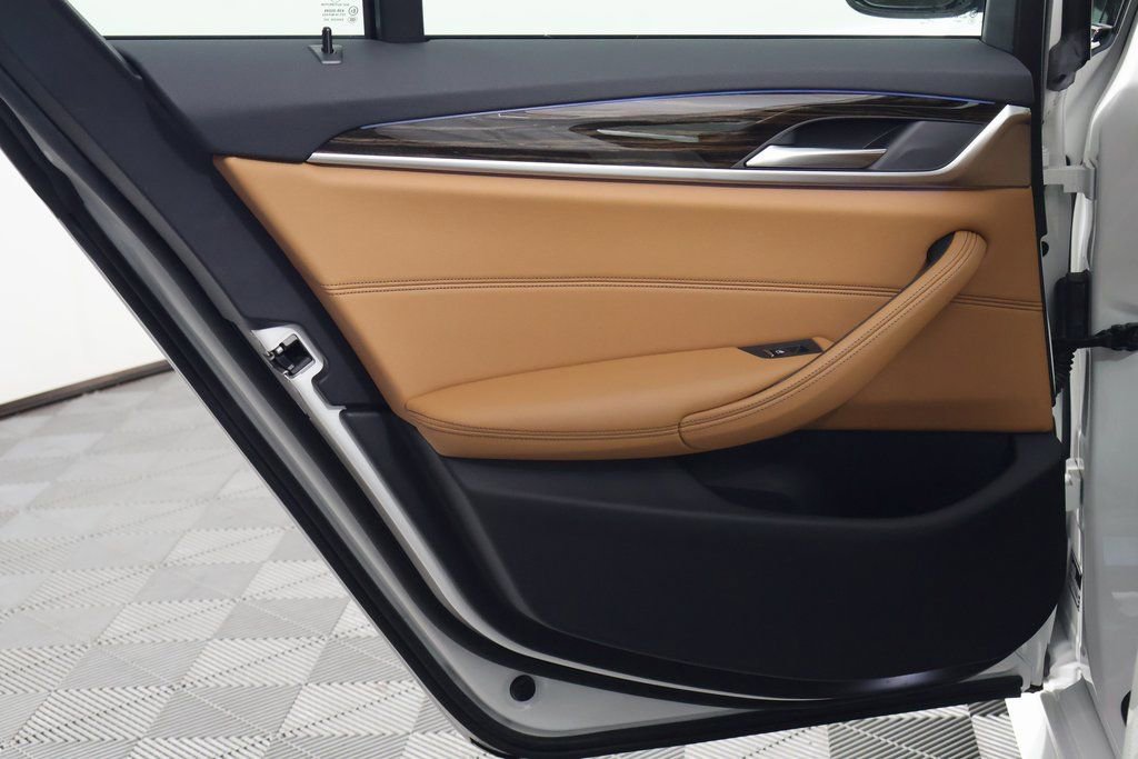 Used 2023 BMW 530e xDrive w/ M Sport Package image 13