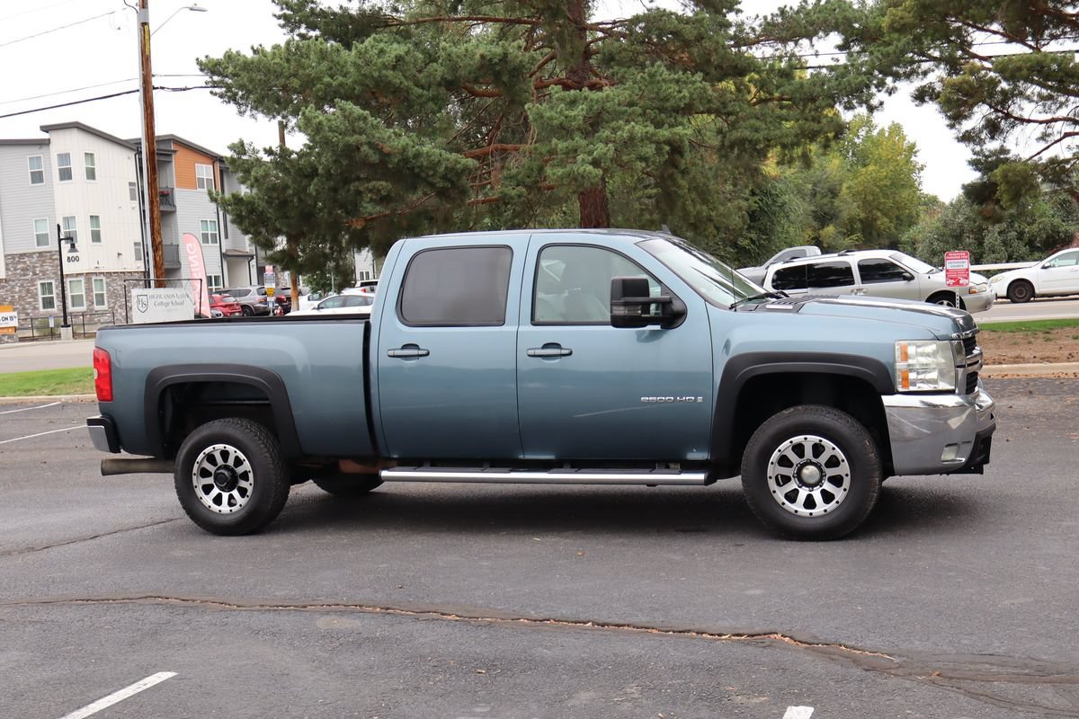Used 2009 Chevrolet Silverado 2500 LTZ w/ LTZ Plus Package AWD/4WD image 2