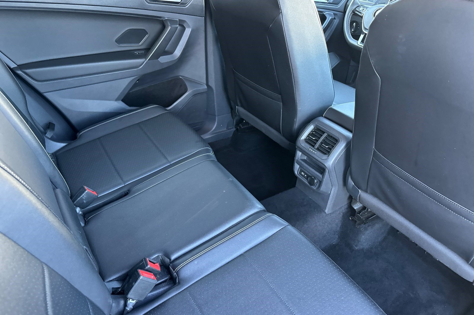 Used 2021 Volkswagen Tiguan SE AWD/4WD image 31