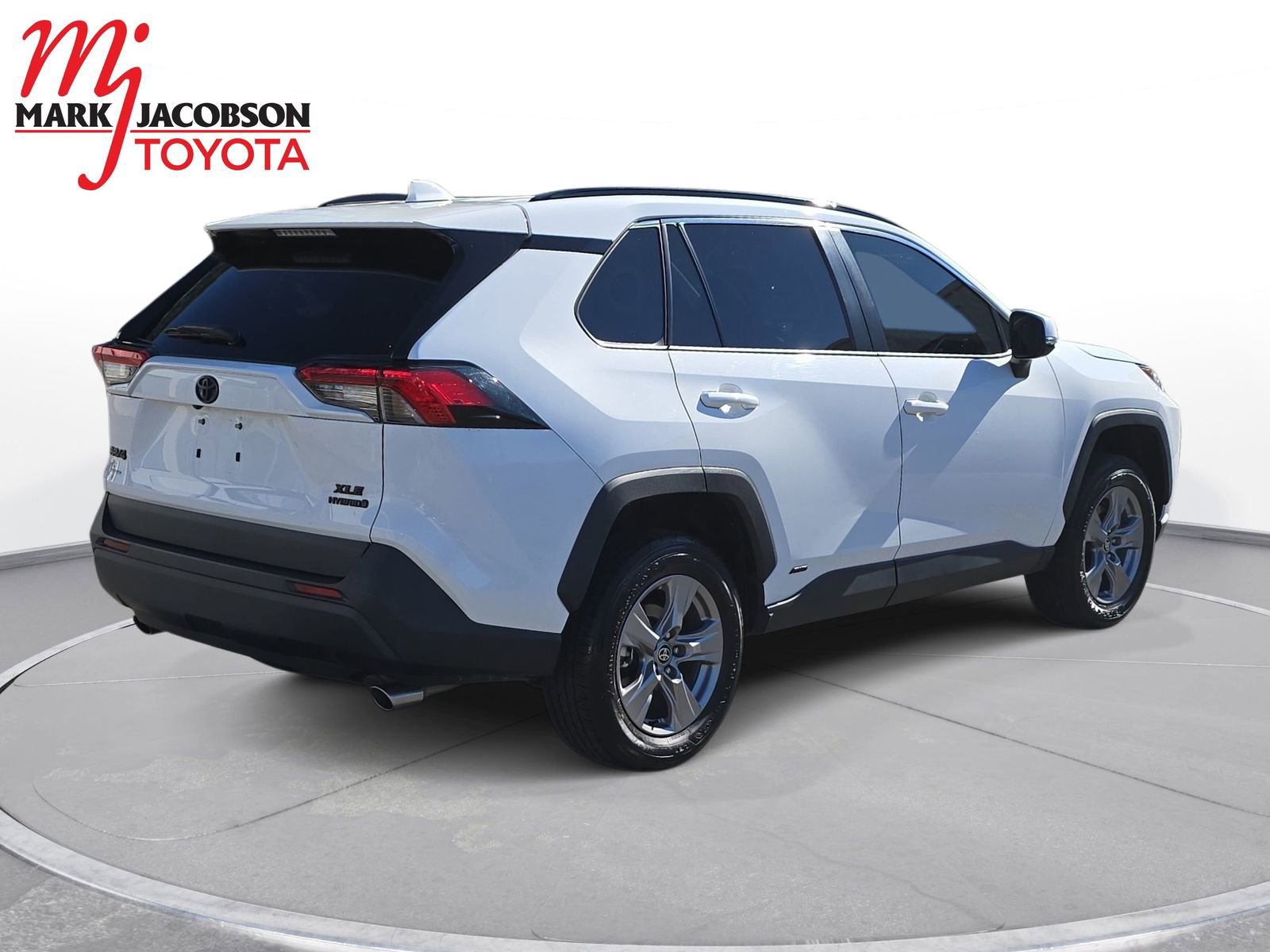 Used 2024 Toyota RAV4 XLE image 9