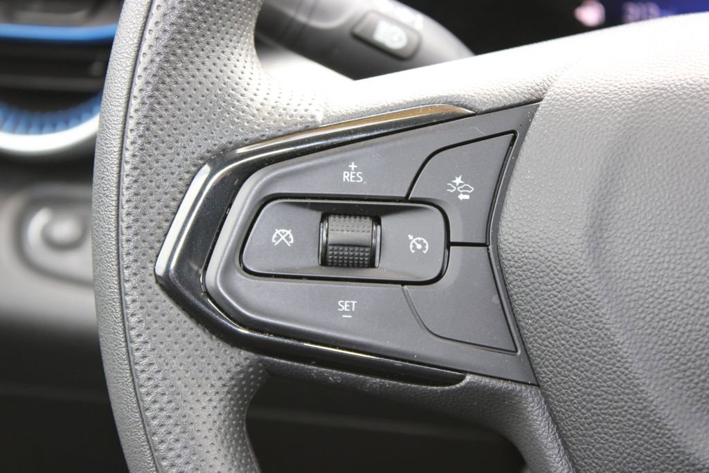 Used 2025 Chevrolet Trax LT image 31