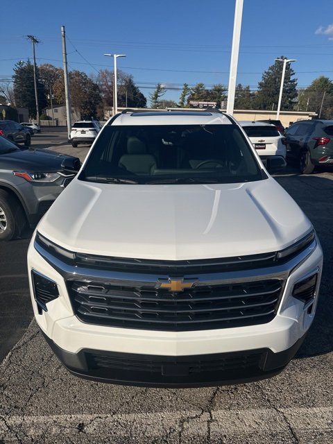 New 2026 Chevrolet Traverse LT w/ Sun and Wheel Package image 2