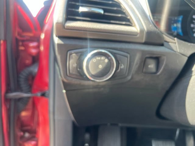 Used 2018 Ford Fusion SE w/ Fusion SE Technology Package FWD image 20