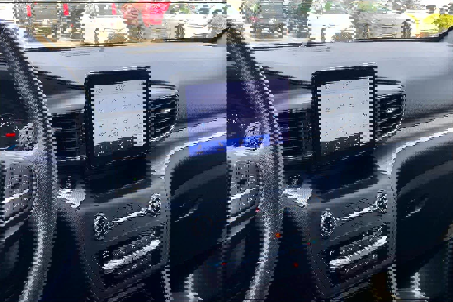 Used 2020 Ford Explorer XLT w/ Equipment Group 202A image 7