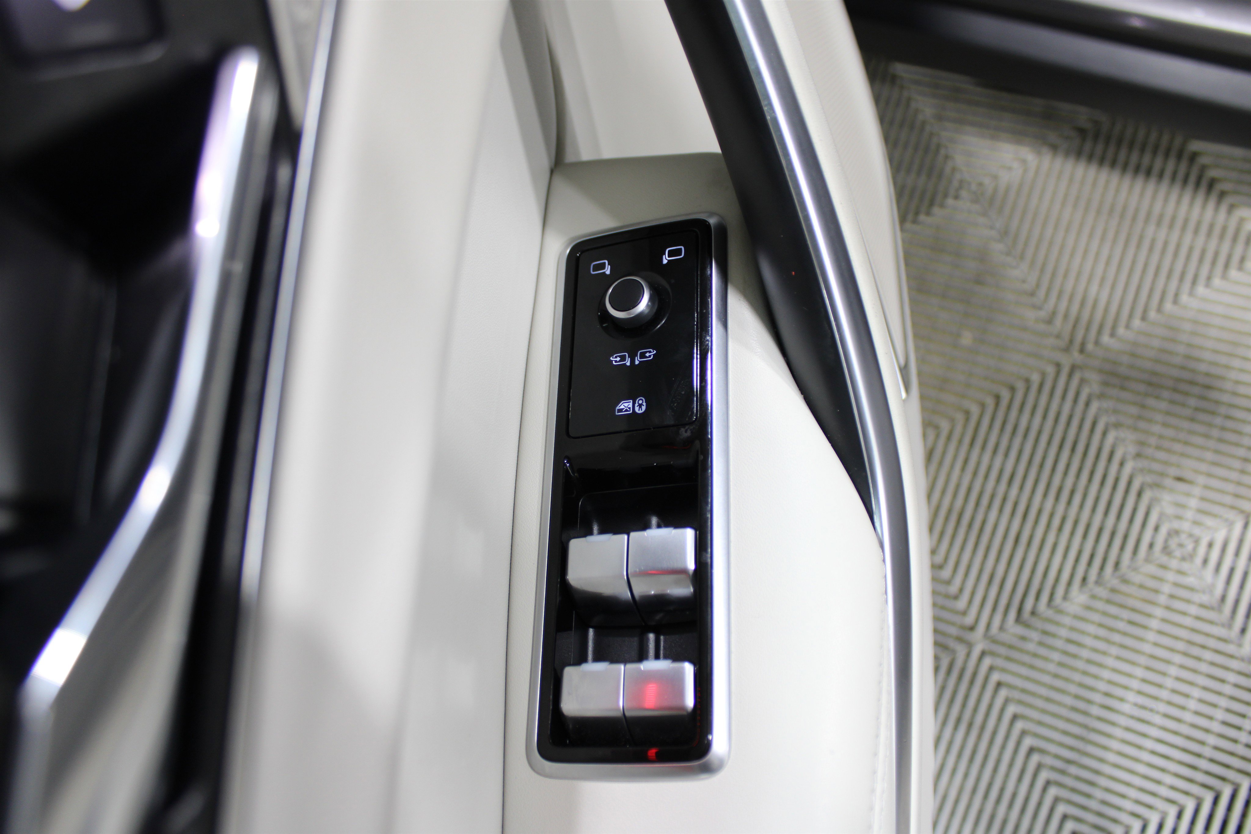 Used 2022 Jaguar F-PACE S image 8