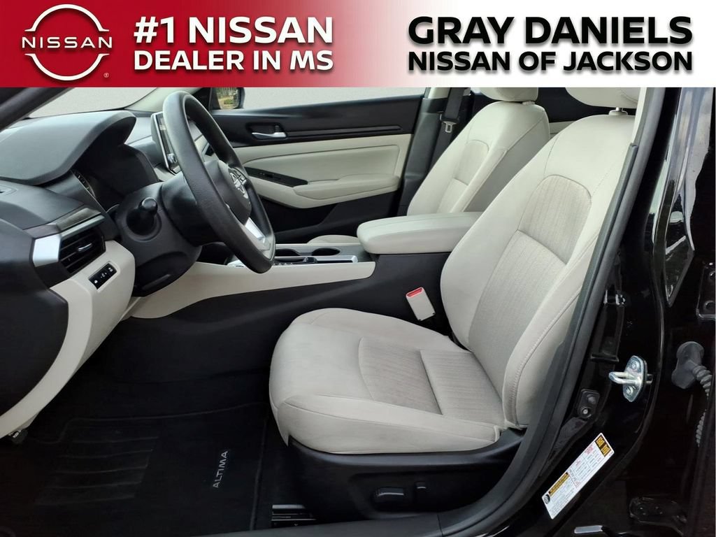 Used 2025 Nissan Altima 2.5 SV FWD image 23
