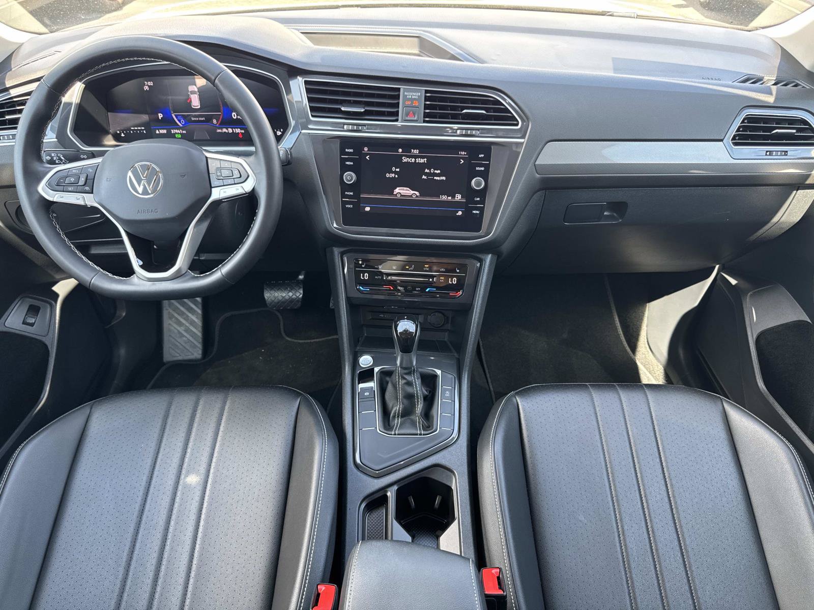 Certified 2024 Volkswagen Tiguan SE FWD image 9