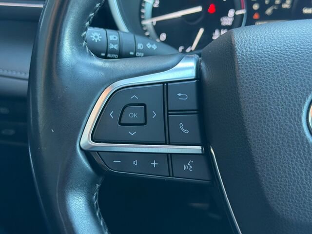 Used 2021 Toyota Highlander XSE image 31