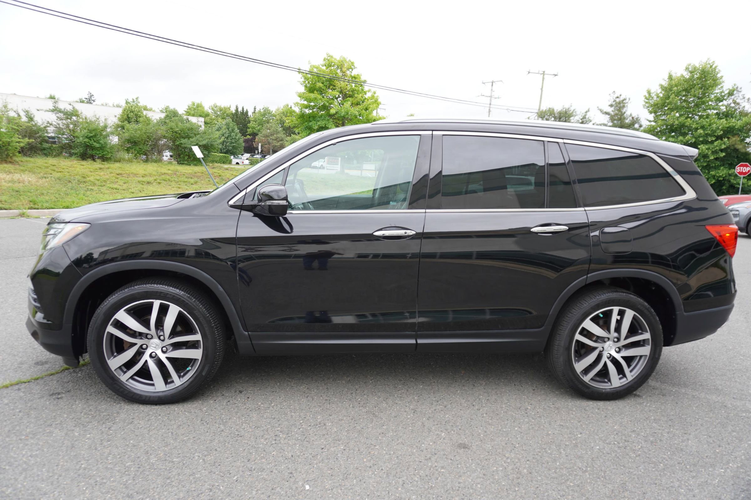 Used 2016 Honda Pilot Elite image 4