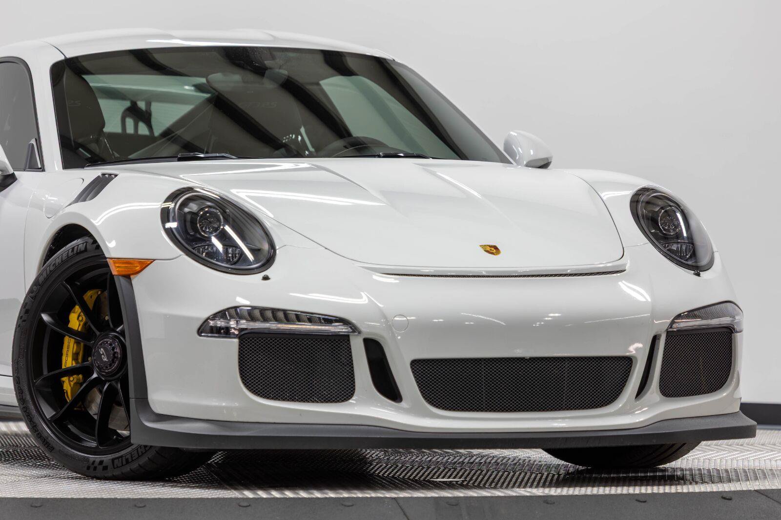 Used 2016 Porsche 911 GT3 RS RWD image 3