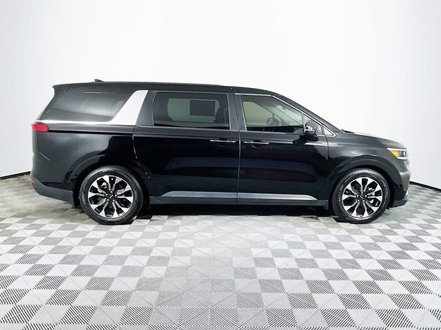 Used 2024 Kia Carnival EX image 9