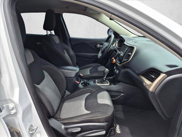 Used 2015 Jeep Cherokee Sport w/ Sport Appearance Group FWD image 19