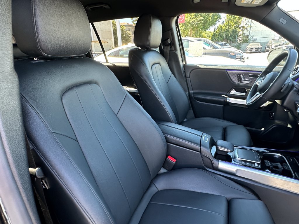 Used 2023 Mercedes-Benz GLB 250 4MATIC w/ Premium Package image 15