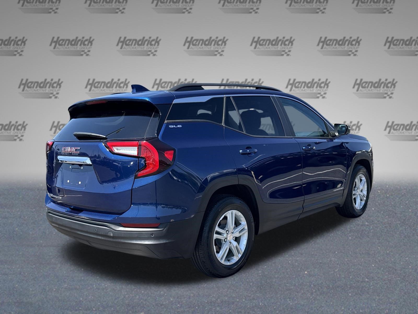 Used 2023 GMC Terrain SLE w/ Driver Convenience Package image 10