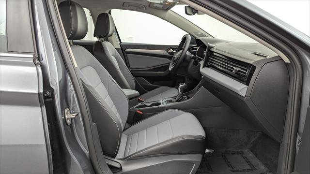 Used 2025 Volkswagen Jetta SE image 21