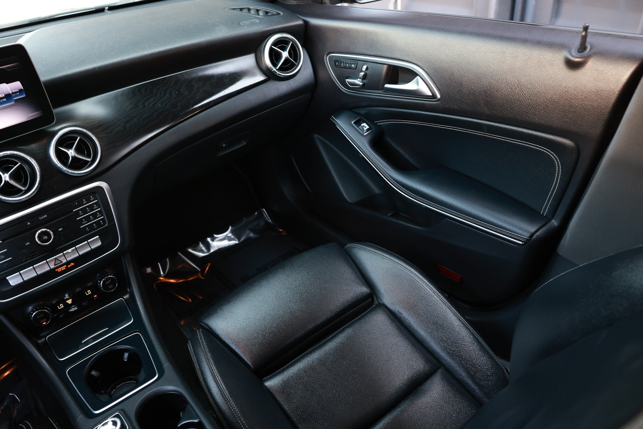 Used 2018 Mercedes-Benz CLA 250 w/ AMG Line Exterior image 25