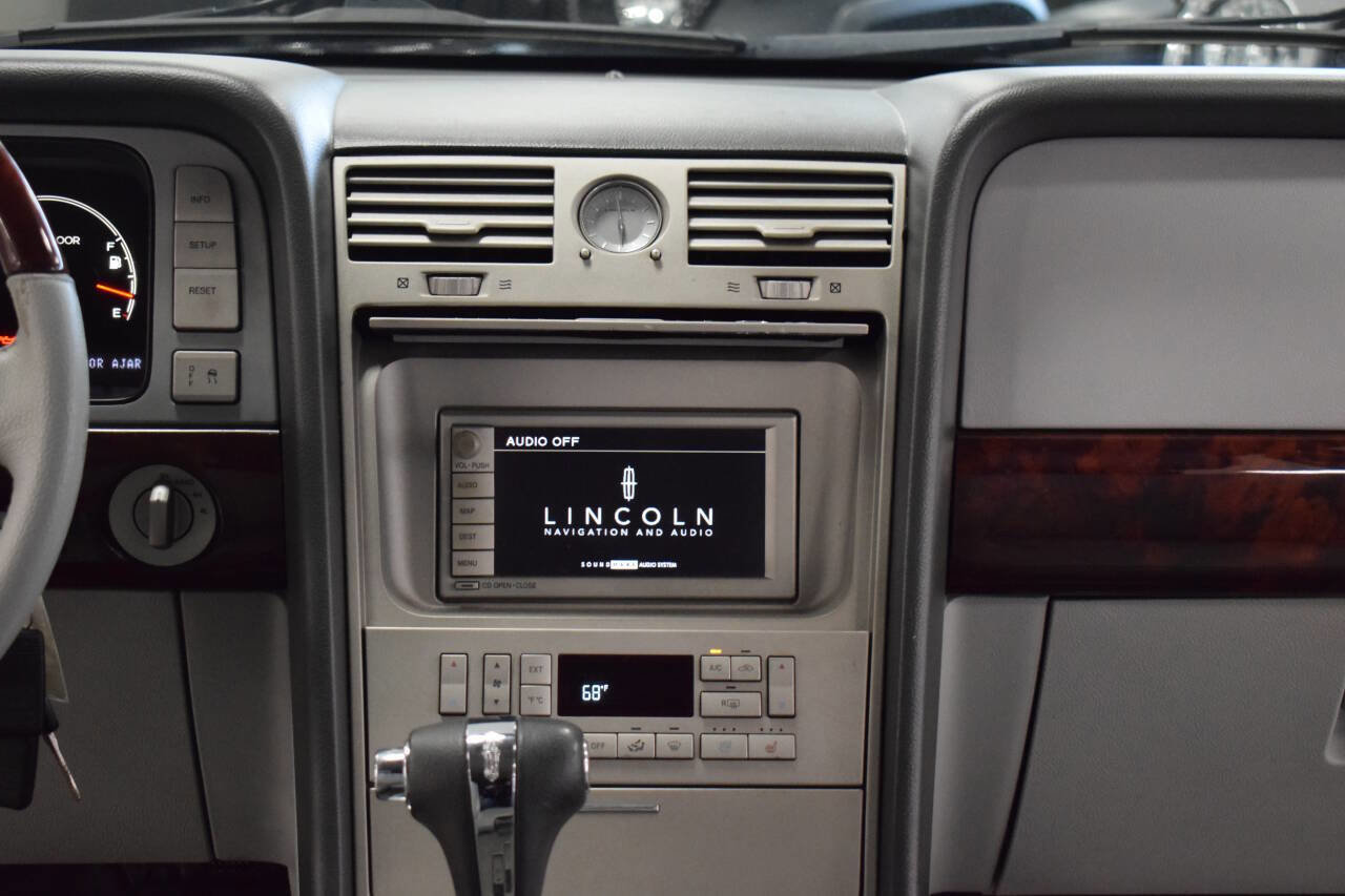 Used 2006 Lincoln Navigator Luxury image 26