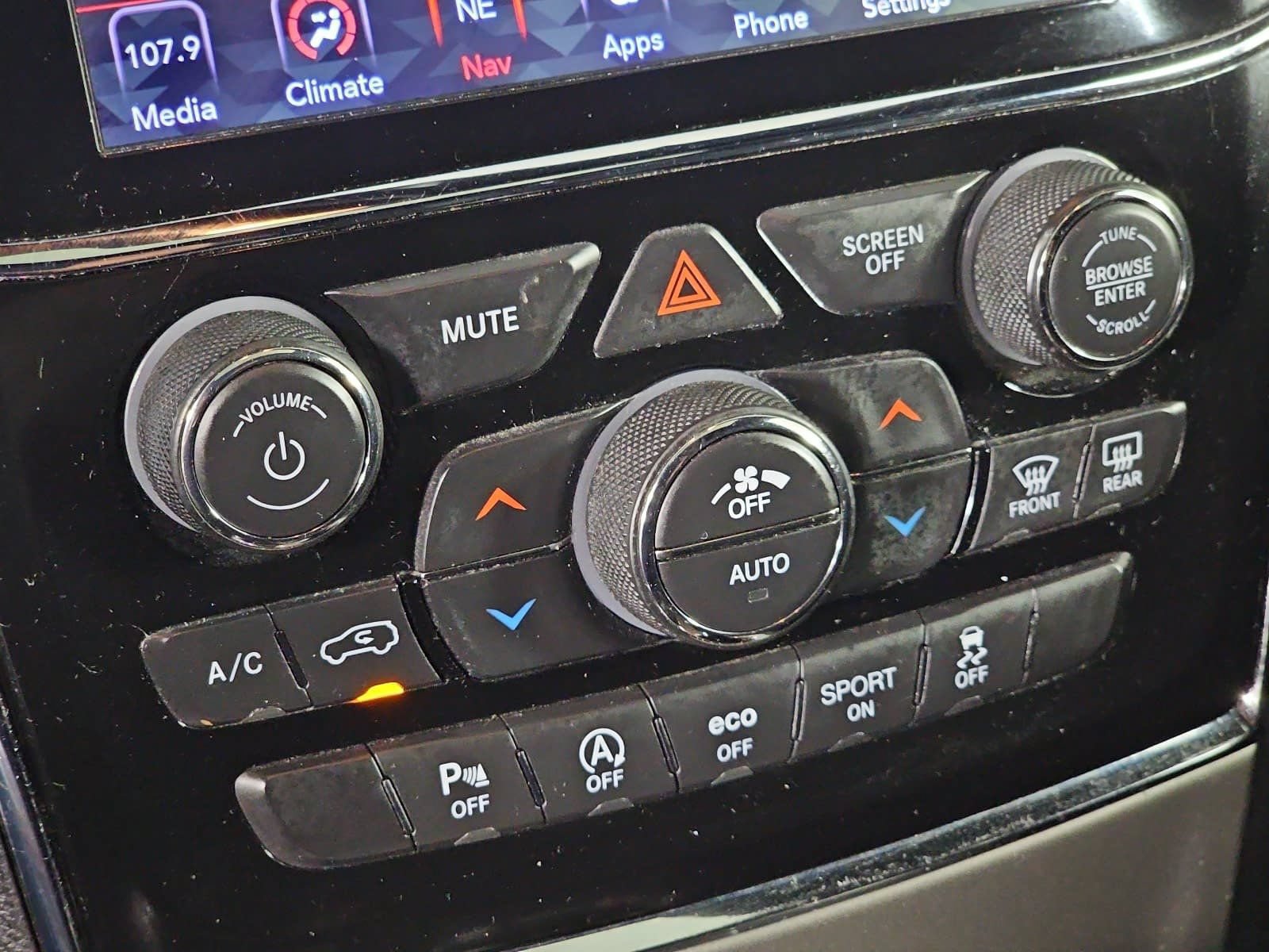 Used 2020 Jeep Grand Cherokee Limited AWD/4WD image 21