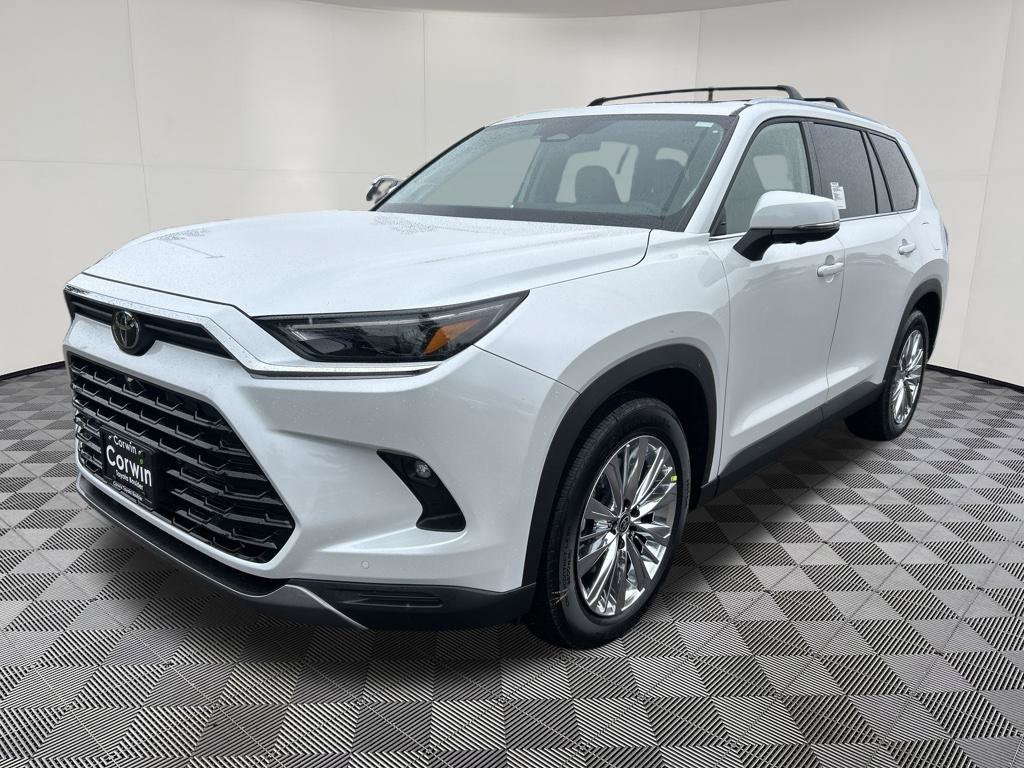 Used 2026 Toyota Grand Highlander AWD image 3