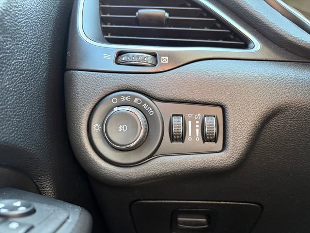 Used 2021 Jeep Cherokee Trailhawk AWD/4WD image 22