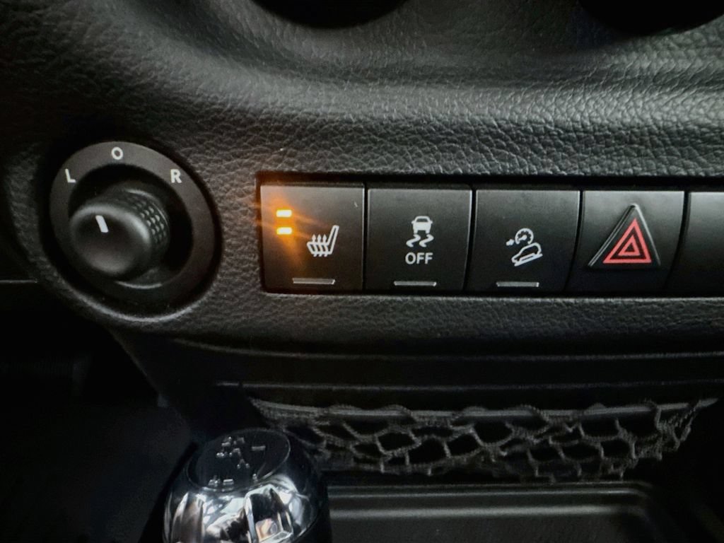 Used 2014 Jeep Wrangler Unlimited Sahara w/ Connectivity Group AWD/4WD image 19