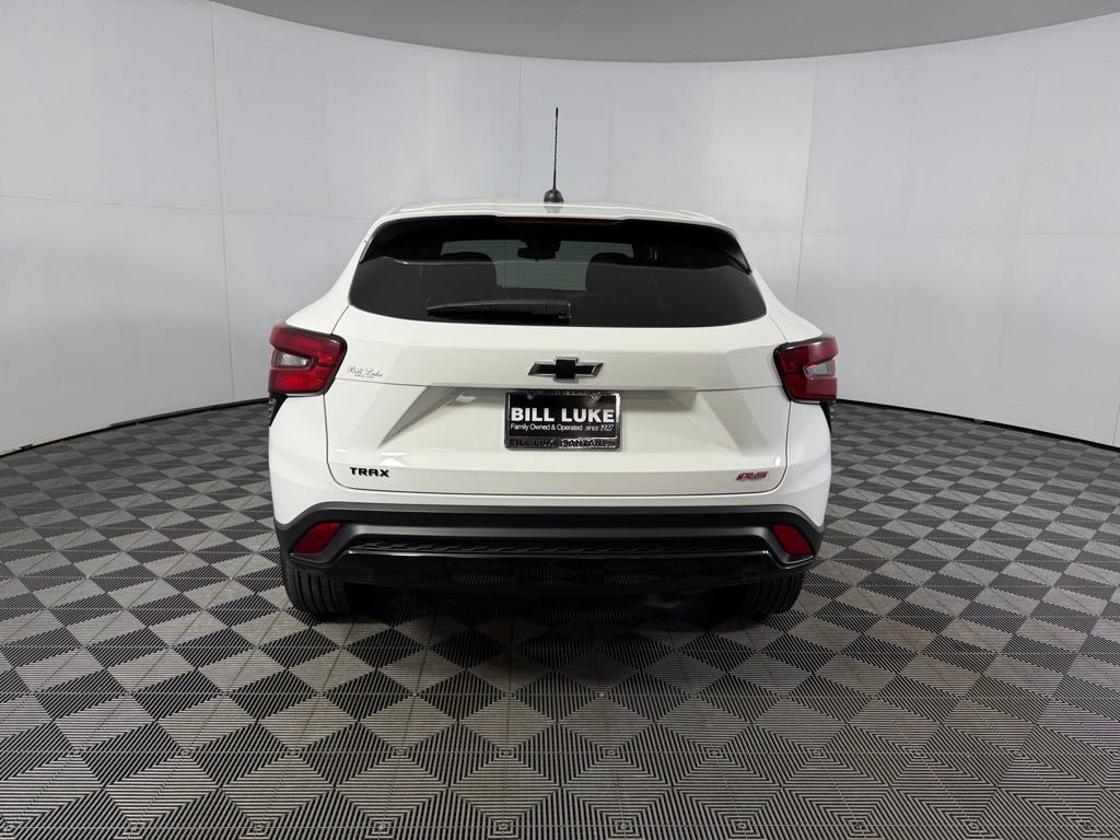 Used 2025 Chevrolet Trax RS w/ Sunroof Package image 9