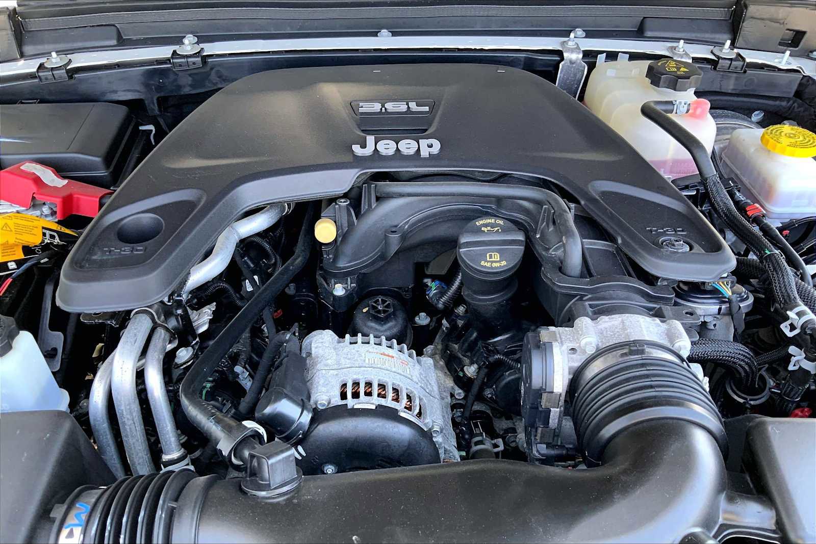 Used 2021 Jeep Wrangler Unlimited Sahara AWD/4WD image 30