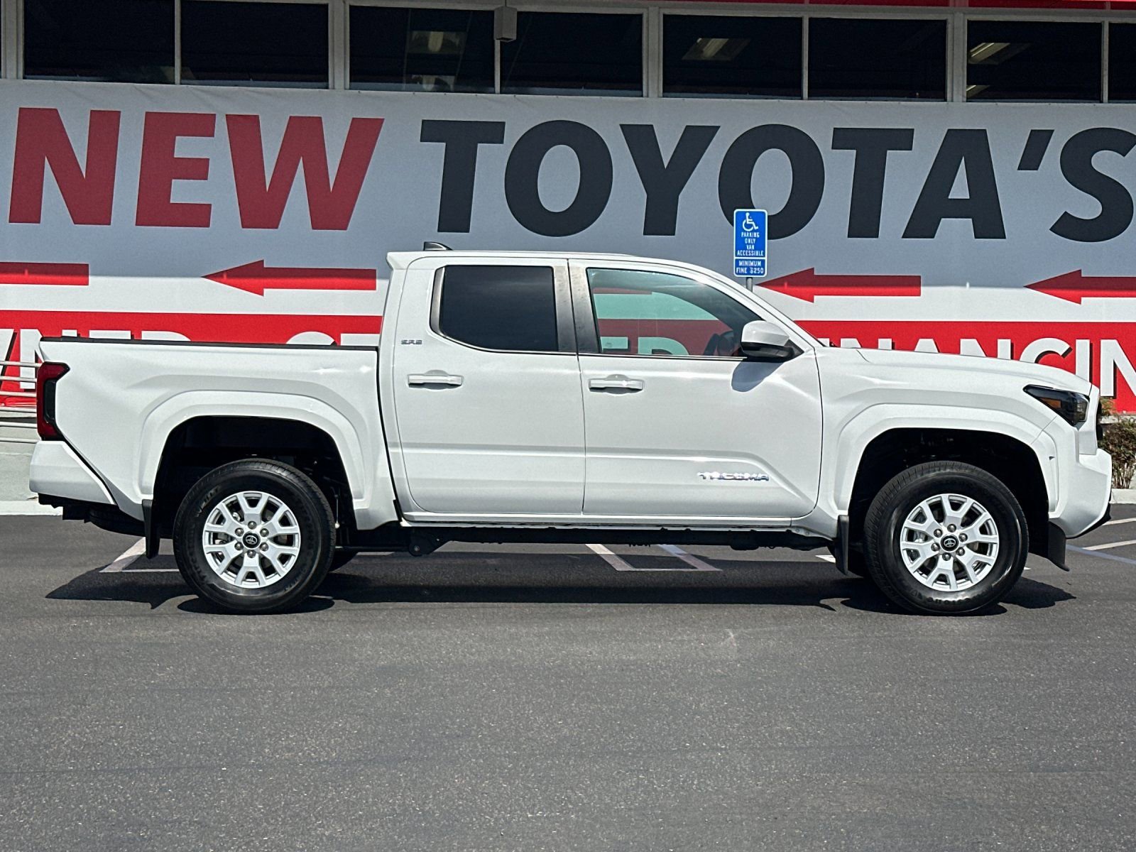 Used 2025 Toyota Tacoma SR5 AWD/4WD image 6