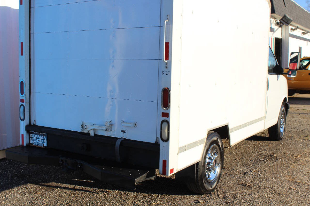Used 2023 GMC Savana 3500 RWD image 6