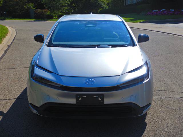 Used 2025 Toyota Prius LE FWD image 7