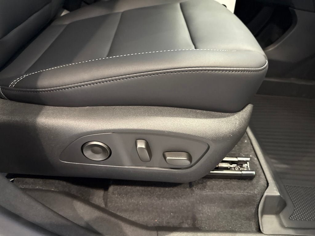 New 2026 GMC Acadia Elevation w/ Elevation Premium Package AWD/4WD image 13
