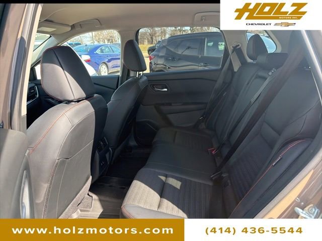 Used 2025 Nissan Rogue SV image 10