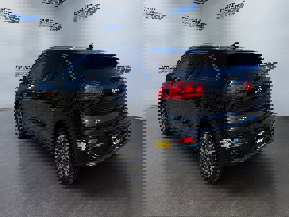 Used 2022 Kia Niro EX image 7