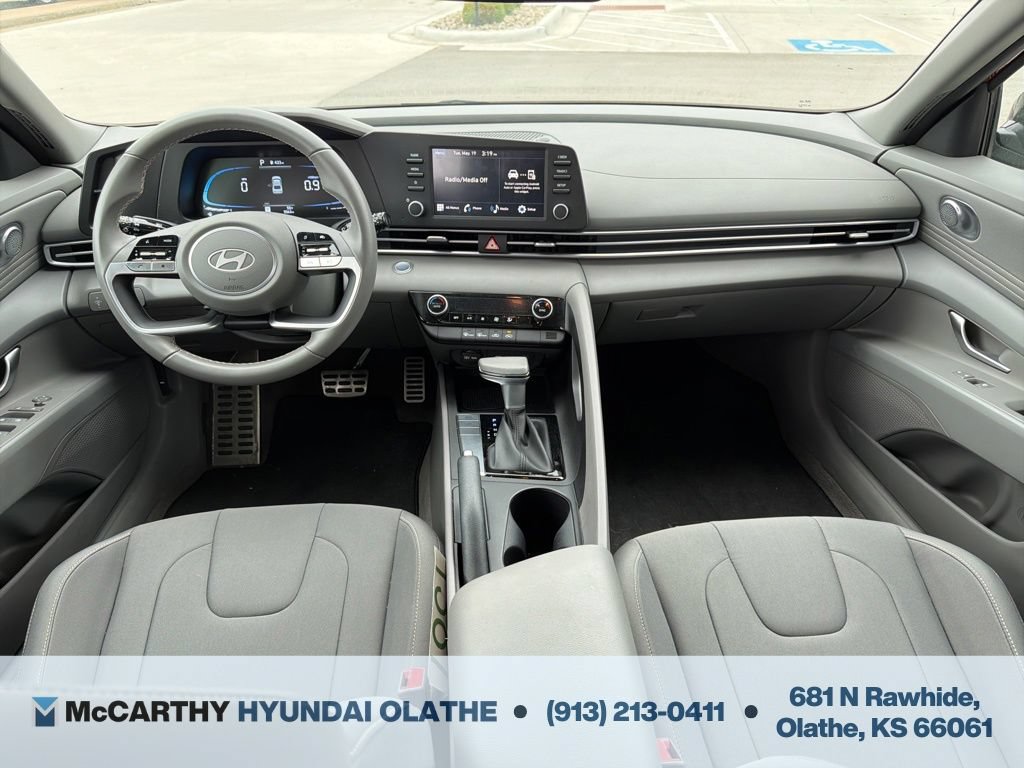 Used 2025 Hyundai Elantra Sport FWD image 3