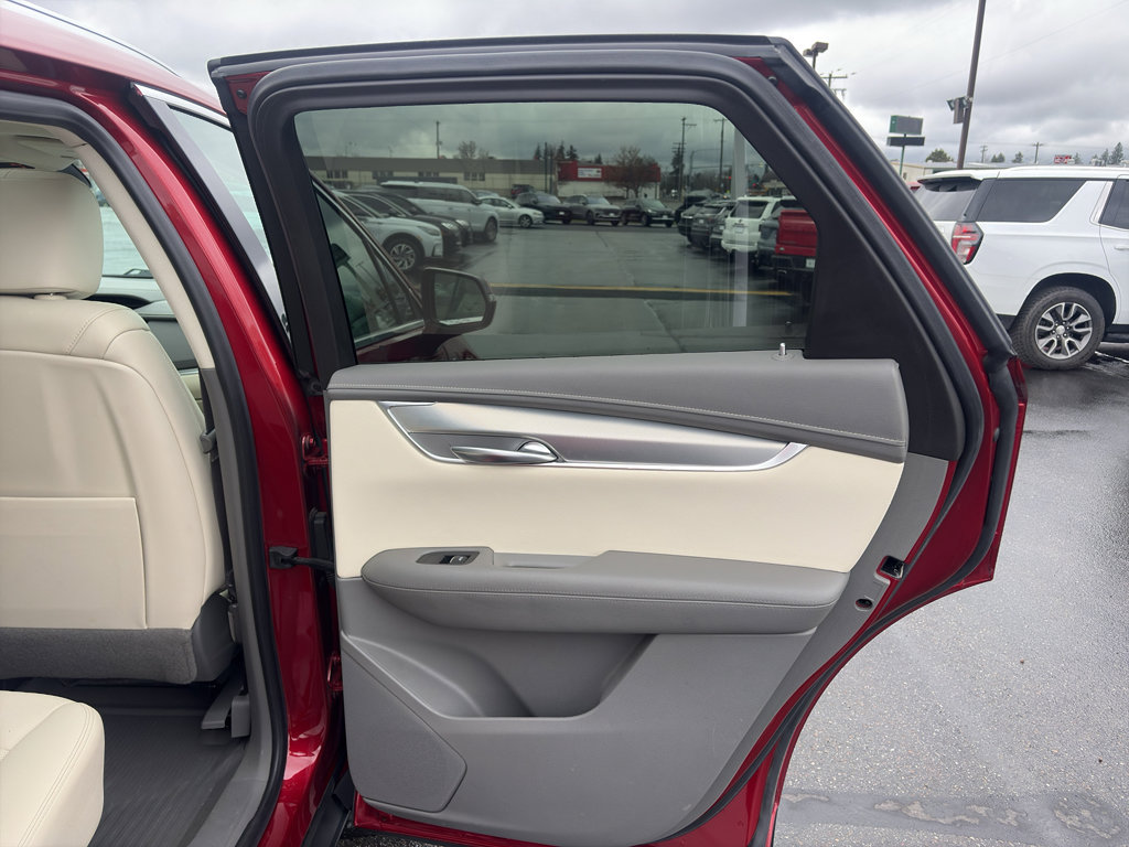 Used 2021 Cadillac XT5 Premium Luxury image 16