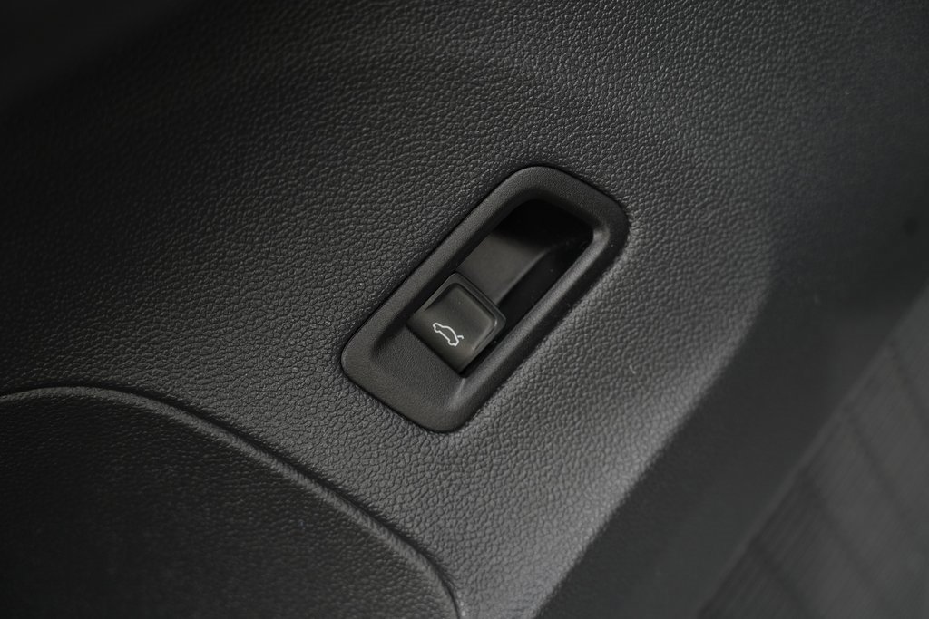 Used 2024 Volkswagen Atlas SE image 25