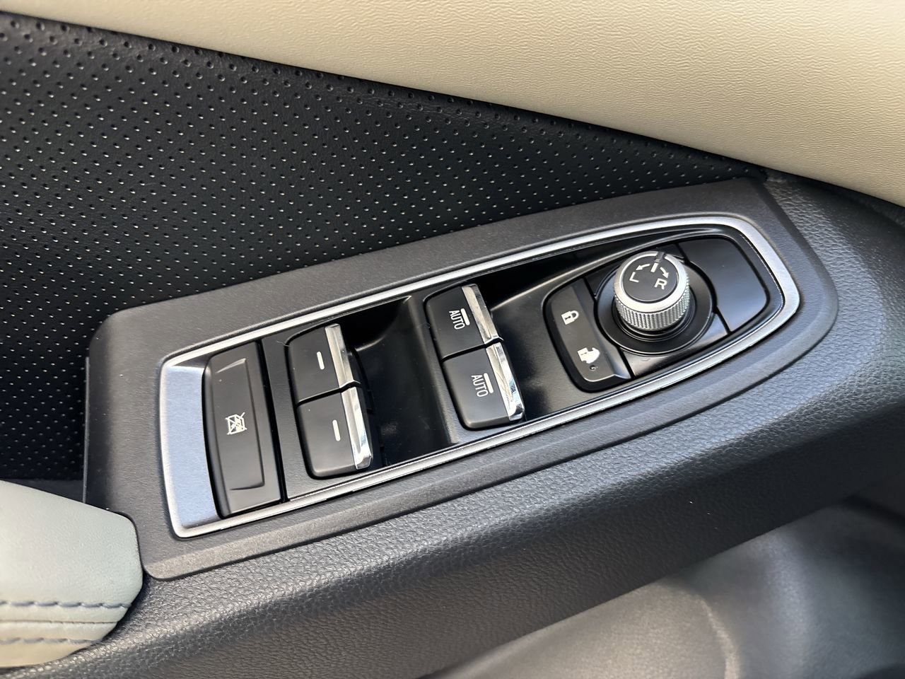 Used 2019 Subaru Ascent Limited image 14