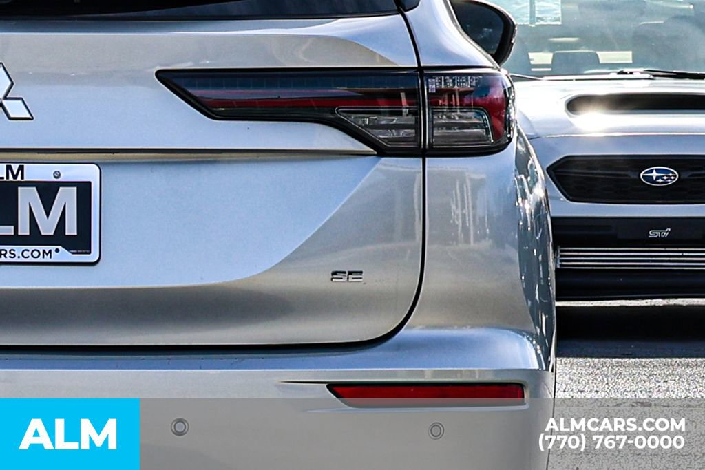 Used 2025 Mitsubishi Outlander SE image 15