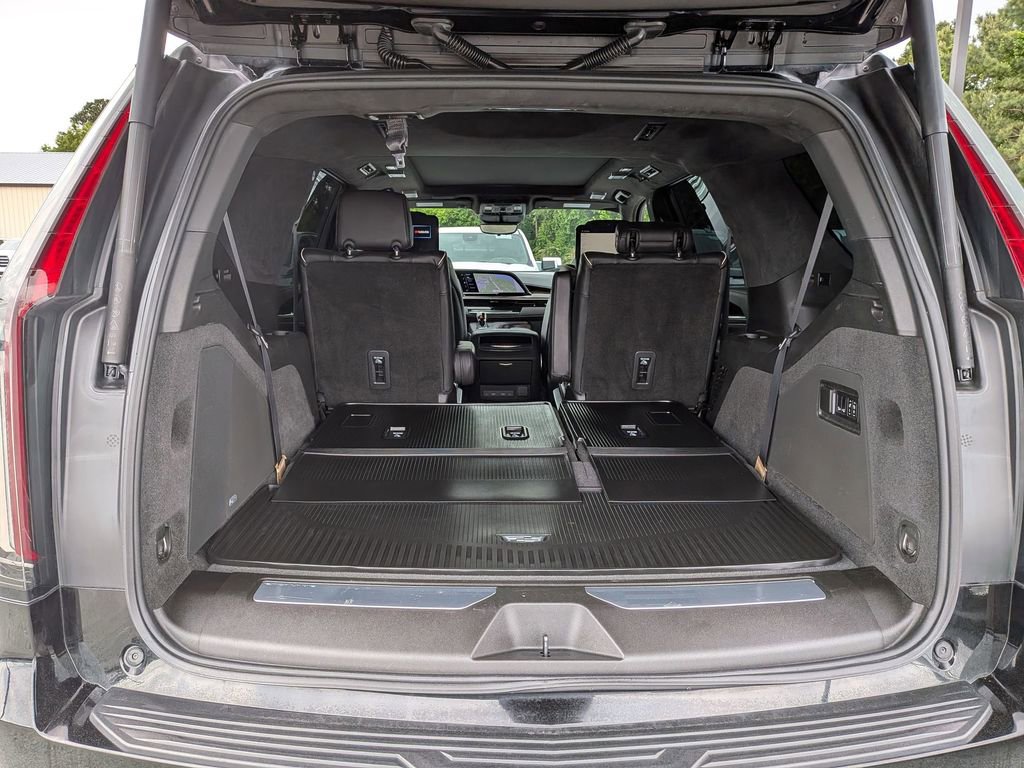 Used 2022 Cadillac Escalade Sport Platinum w/ LPO, ONYX Package AWD/4WD image 25