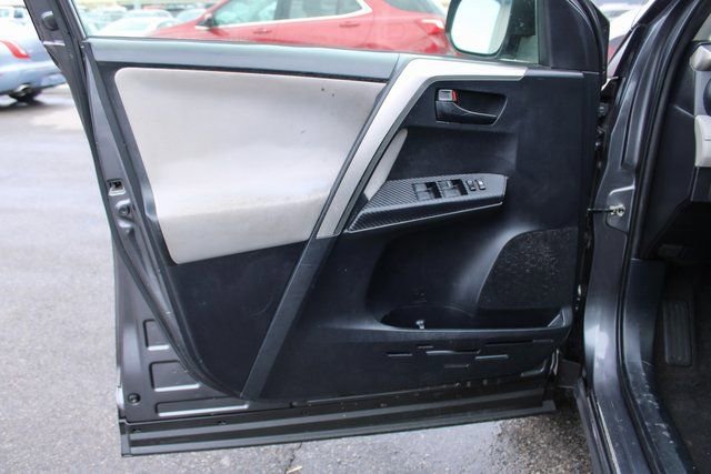 Used 2015 Toyota RAV4 LE AWD/4WD image 10