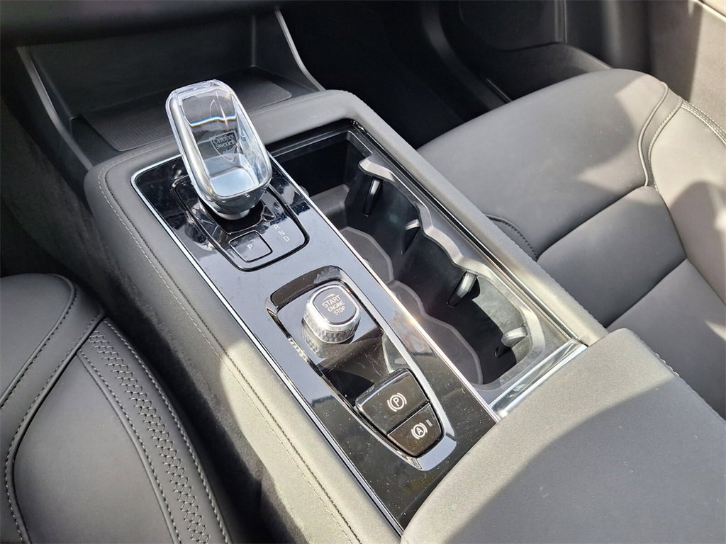 Used 2025 Volvo XC90 B6 Plus image 17