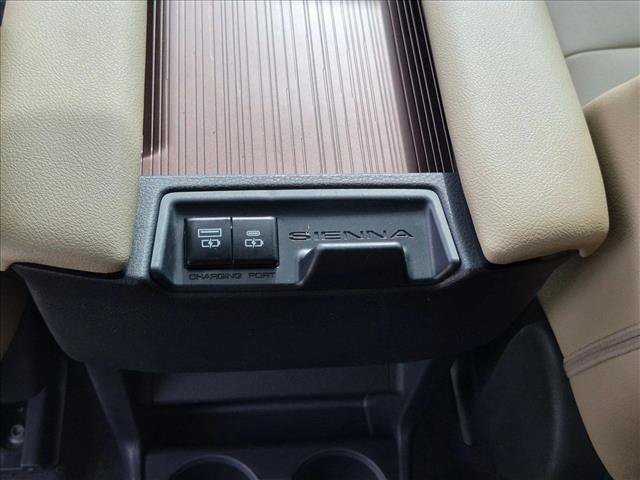 Certified 2024 Toyota Sienna XLE FWD image 19