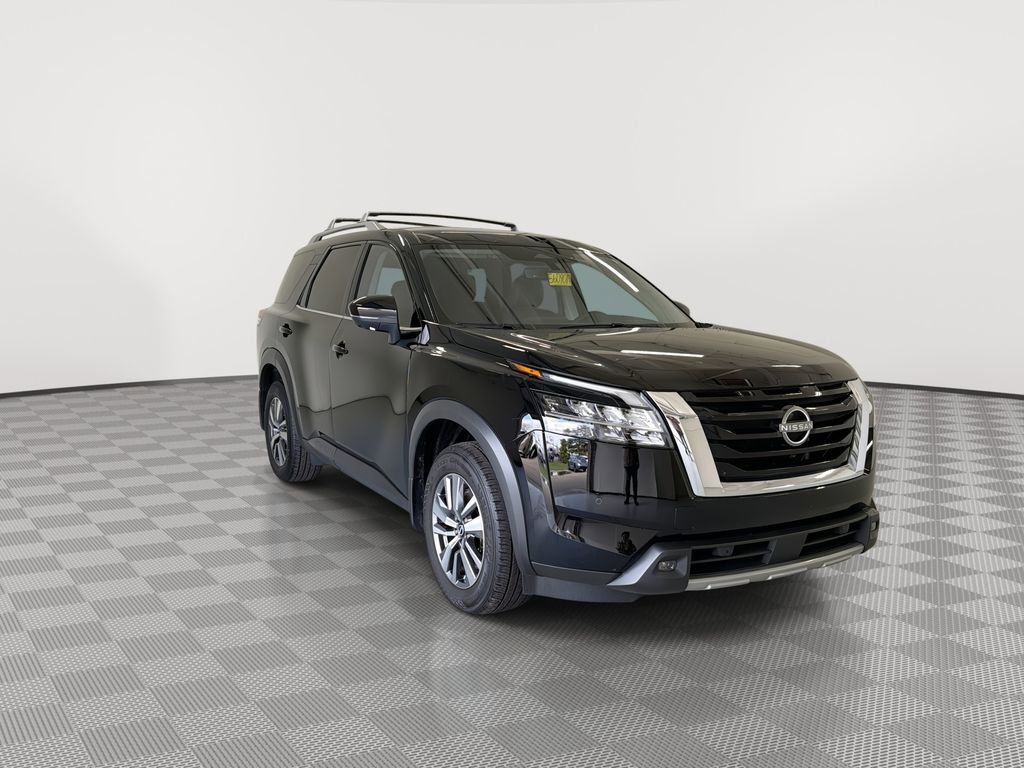 Certified 2024 Nissan Pathfinder SL image 2