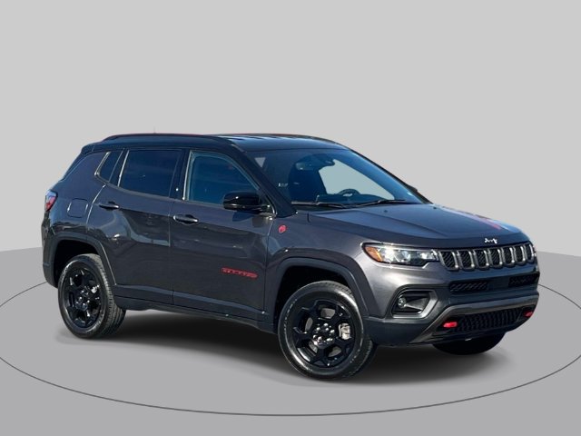 Used 2024 Jeep Compass Trailhawk AWD/4WD image 2