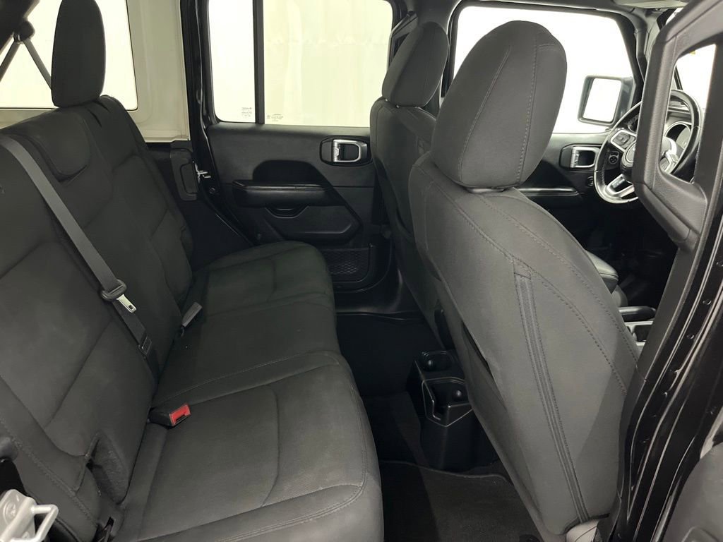 Used 2020 Jeep Wrangler Unlimited Sahara image 17