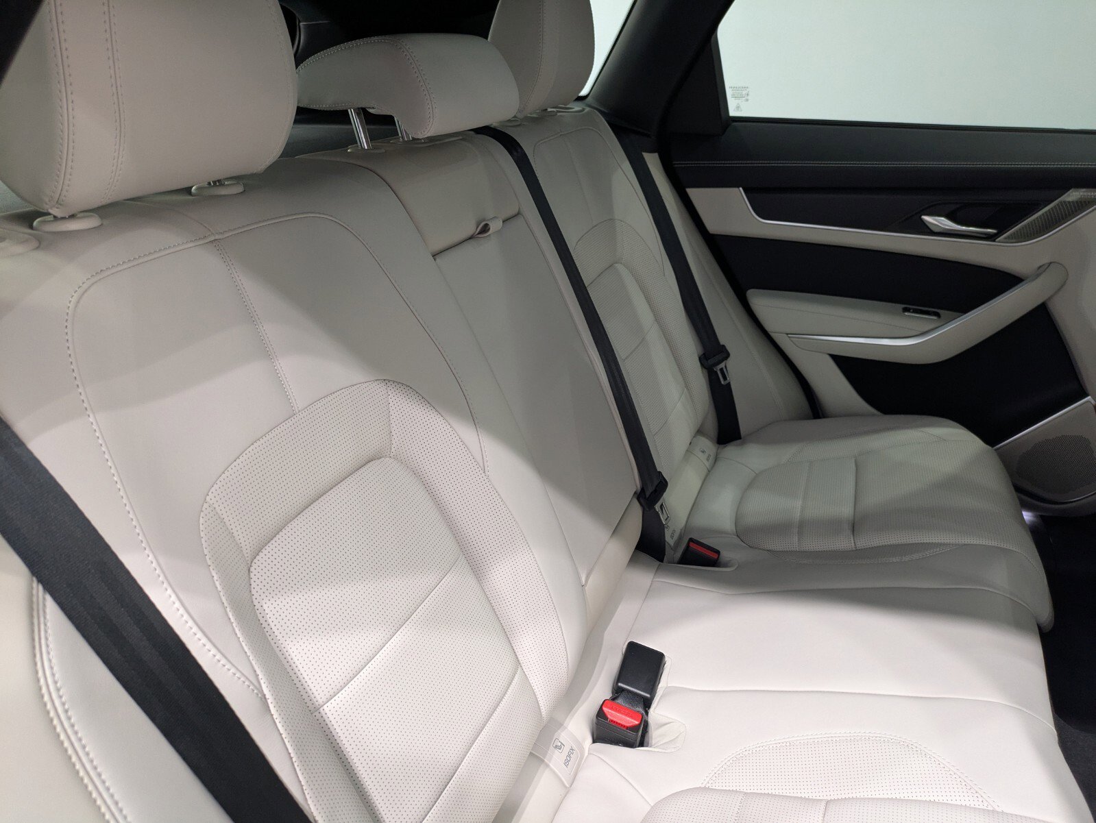 New 2026 Jaguar F-PACE R-Dynamic S image 23