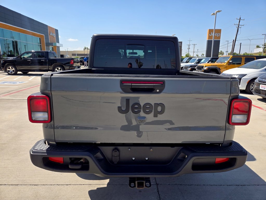 Used 2023 Jeep Gladiator Sport w/ Trailer Tow Package AWD/4WD image 4