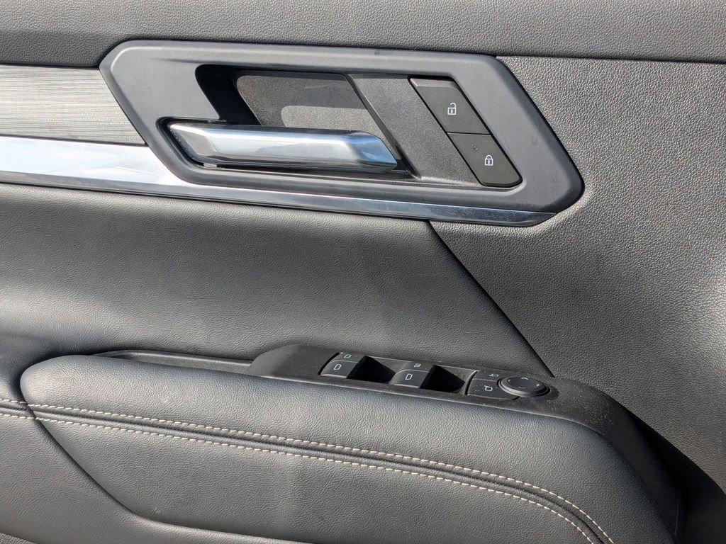 Used 2025 GMC Terrain Elevation image 14