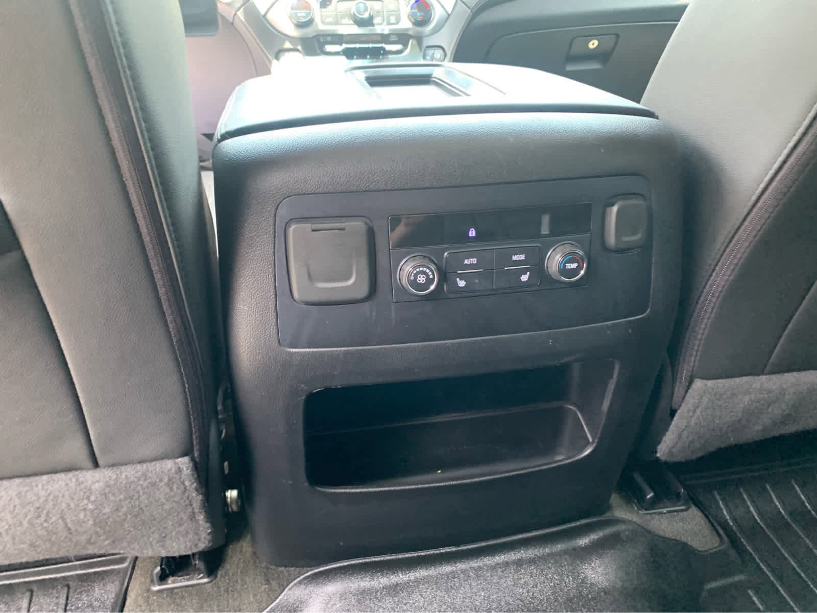 Used 2018 GMC Yukon XL SLT AWD/4WD image 26