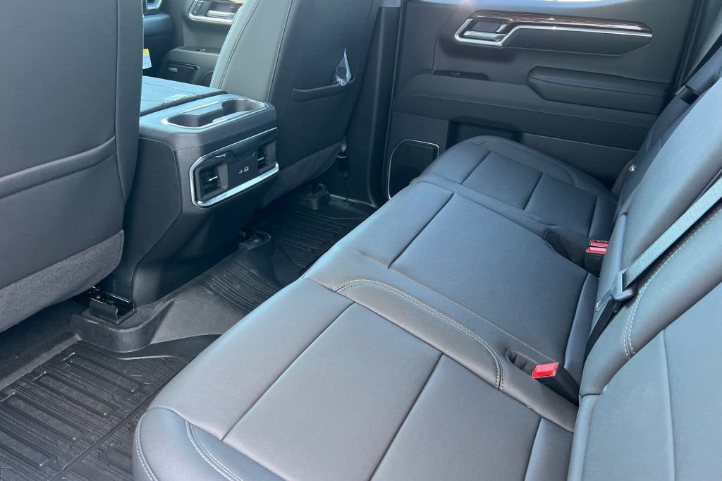 New 2026 GMC Sierra 1500 Elevation w/ Elevation Premium Package AWD/4WD image 9